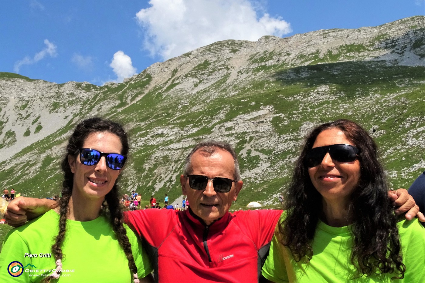 26 Con le amiche Rossella e Sabrina, 'cugine'... del Menna.JPG